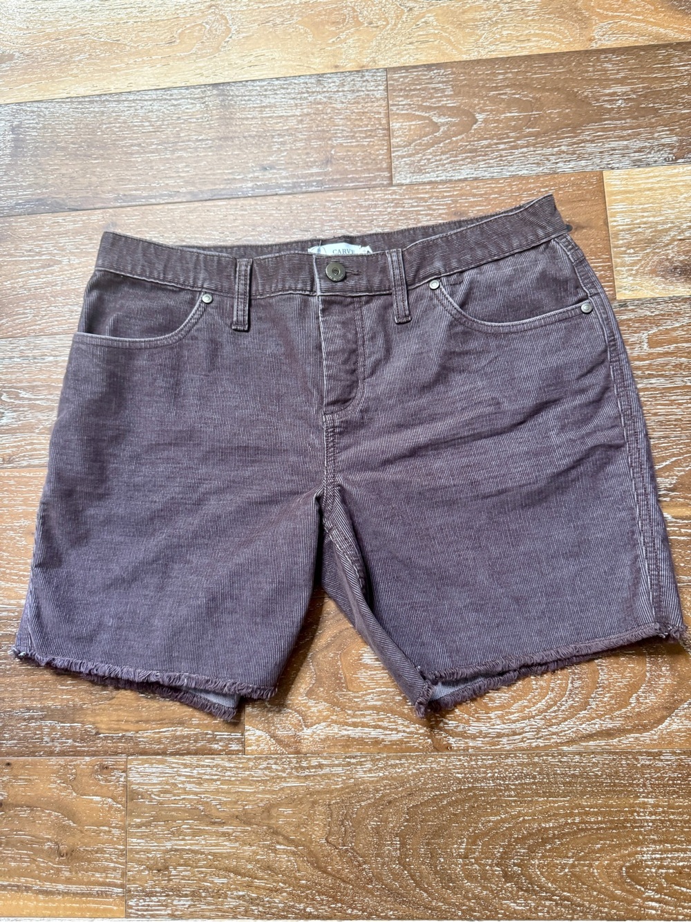 CARVE DESIGNS Women’s Corduroy 6” Oahu Shorts / Brown / Size 6